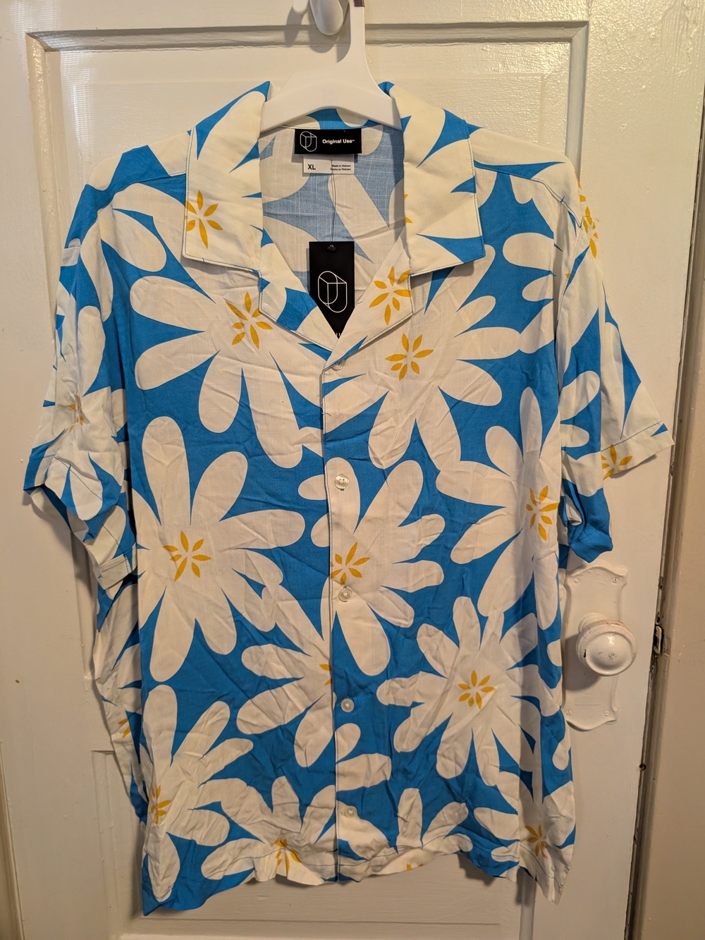 Original Use Rayon Blue & White Daisy Print Short-Sleeve Button-Up Resort Shirt